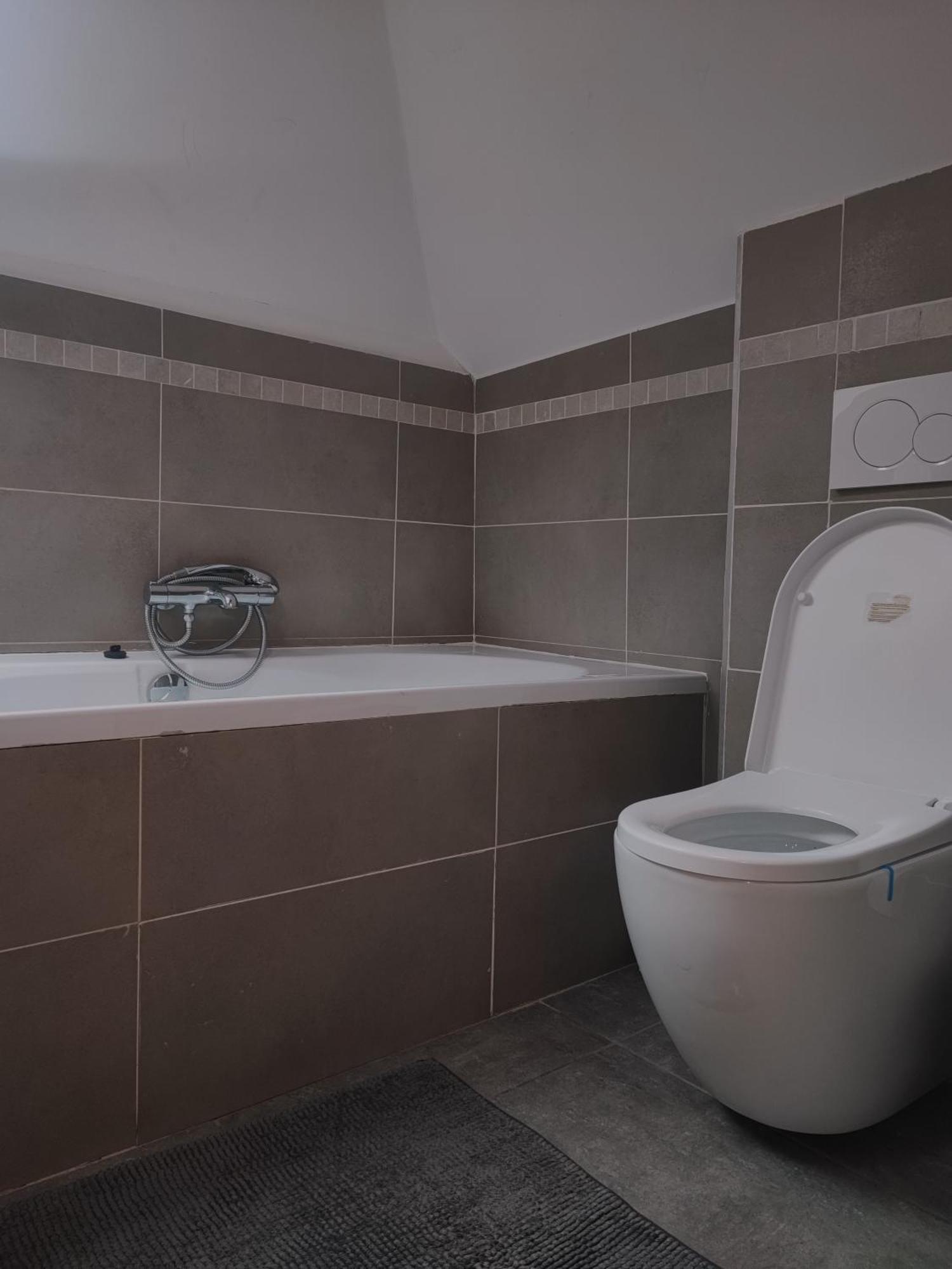 Maison 3 Chambres Proximite Aeroport Et Grand Axes Charleroi Eksteriør bilde